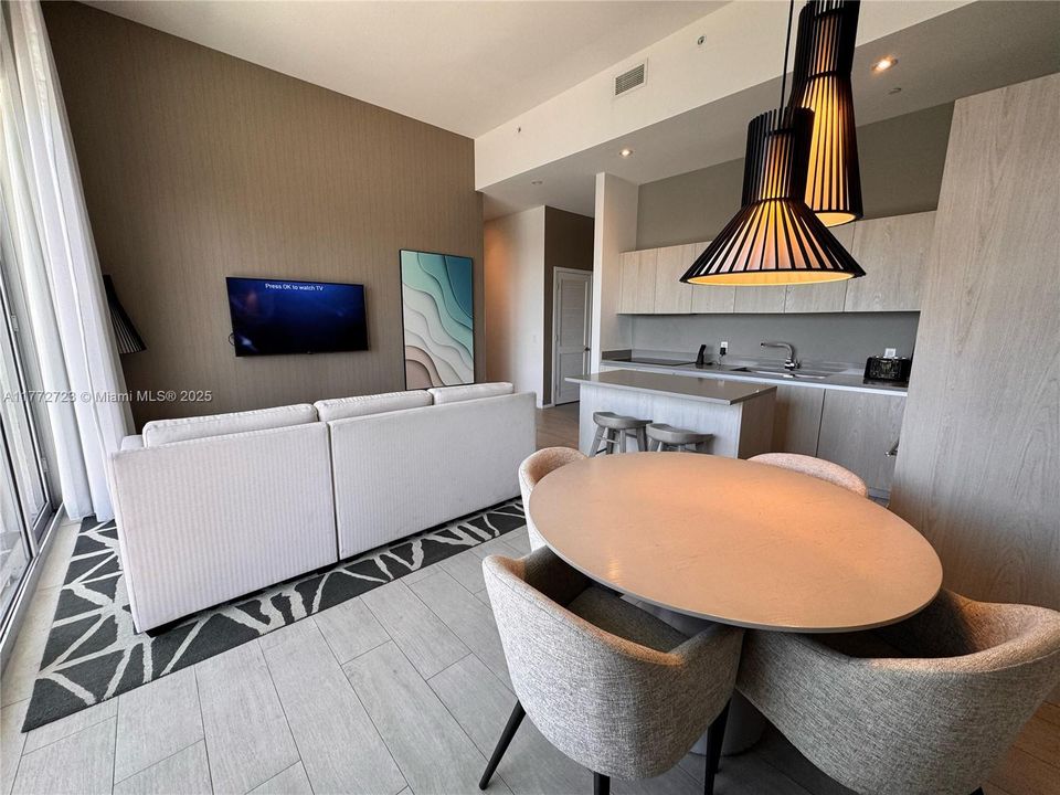 En Venta: $849,000 (3 camas, 2 baños, 1122 Pies cuadrados)