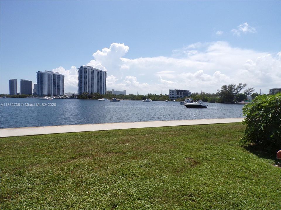 待售: $190,000 (1 贝兹, 1 浴室, 768 平方英尺)