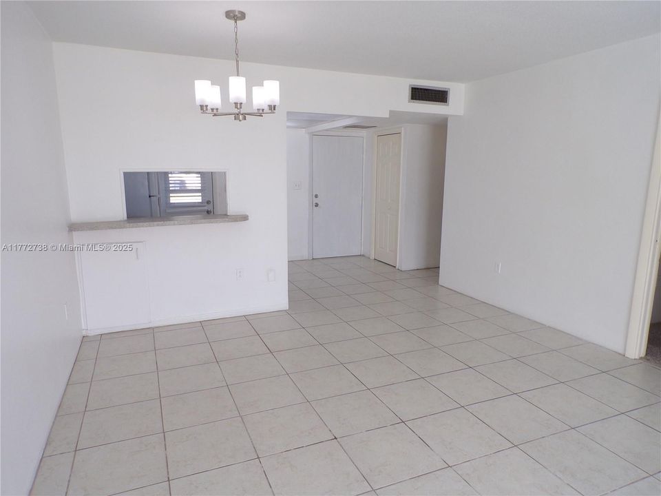 待售: $190,000 (1 贝兹, 1 浴室, 768 平方英尺)