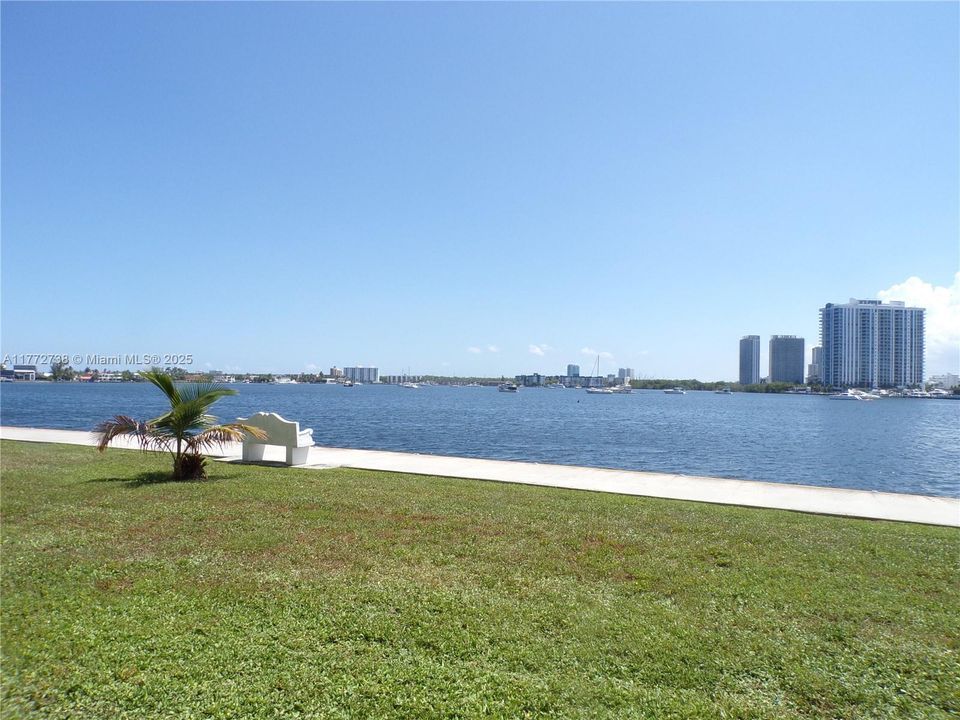 待售: $190,000 (1 贝兹, 1 浴室, 768 平方英尺)