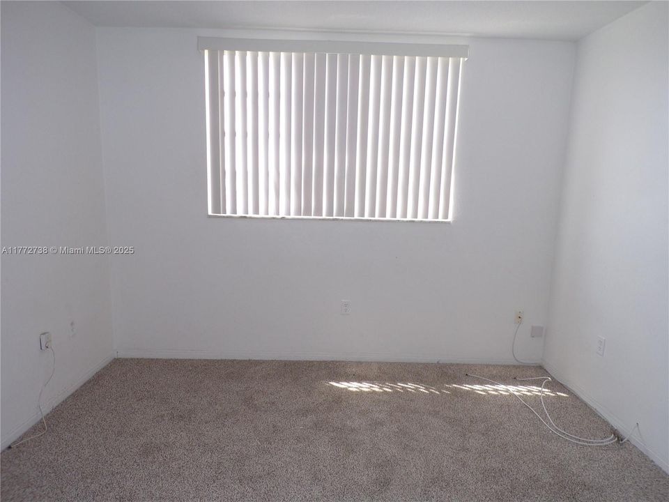 待售: $190,000 (1 贝兹, 1 浴室, 768 平方英尺)