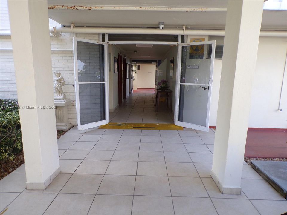 待售: $190,000 (1 贝兹, 1 浴室, 768 平方英尺)