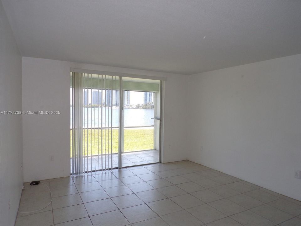 待售: $190,000 (1 贝兹, 1 浴室, 768 平方英尺)