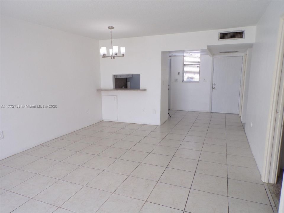 待售: $190,000 (1 贝兹, 1 浴室, 768 平方英尺)