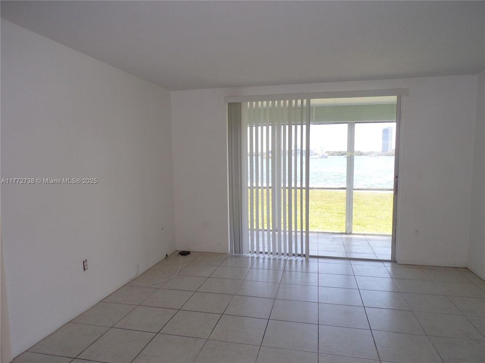 待售: $190,000 (1 贝兹, 1 浴室, 768 平方英尺)