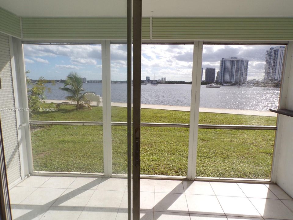 待售: $190,000 (1 贝兹, 1 浴室, 768 平方英尺)