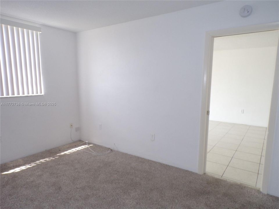 待售: $190,000 (1 贝兹, 1 浴室, 768 平方英尺)