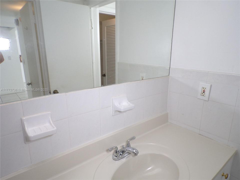 待售: $190,000 (1 贝兹, 1 浴室, 768 平方英尺)