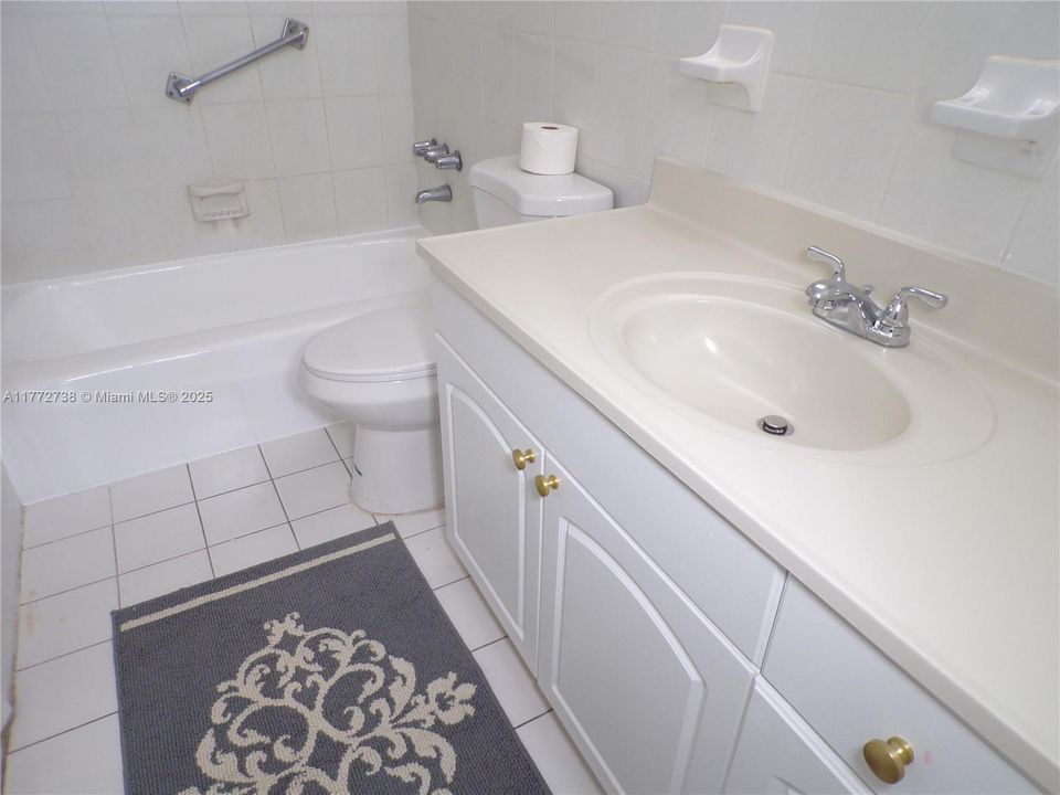 待售: $190,000 (1 贝兹, 1 浴室, 768 平方英尺)