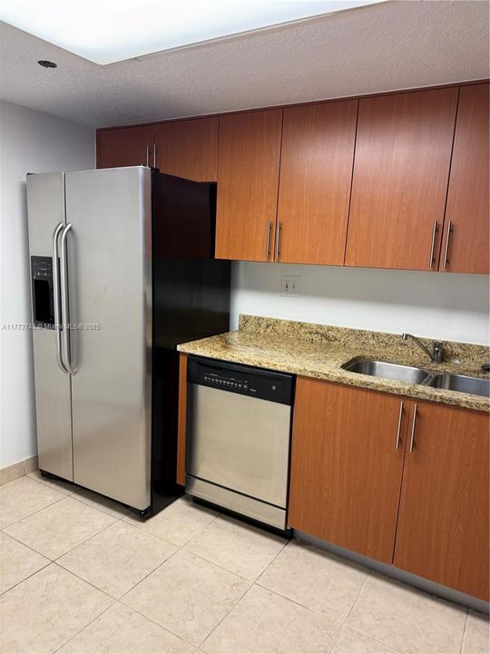 Recently Rented: $2,300 (1 beds, 2 baths, 990 Square Feet)
