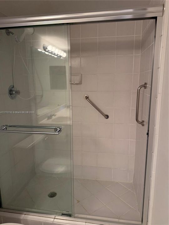 Recently Rented: $2,300 (1 beds, 2 baths, 990 Square Feet)