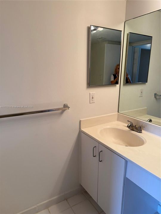 Recently Rented: $2,300 (1 beds, 2 baths, 990 Square Feet)