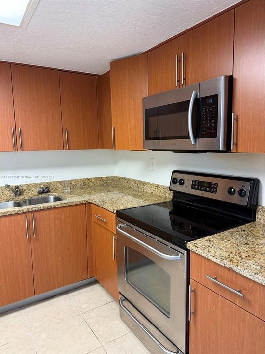 Recently Rented: $2,300 (1 beds, 2 baths, 990 Square Feet)