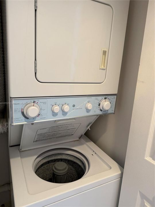 Recently Rented: $2,300 (1 beds, 2 baths, 990 Square Feet)