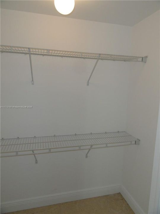 Recientemente alquilado: $4,400 (2 camas, 2 baños, 1301 Pies cuadrados)