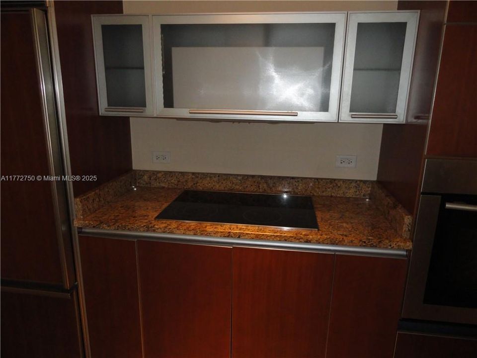 Recientemente alquilado: $4,400 (2 camas, 2 baños, 1301 Pies cuadrados)