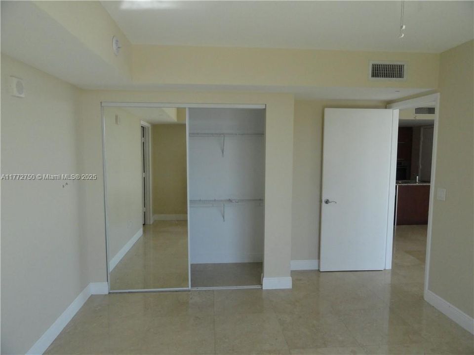 Recientemente alquilado: $4,400 (2 camas, 2 baños, 1301 Pies cuadrados)