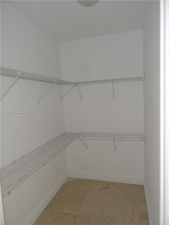 Recientemente alquilado: $4,400 (2 camas, 2 baños, 1301 Pies cuadrados)