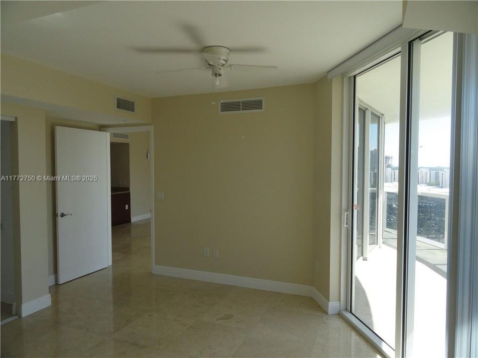 Recientemente alquilado: $4,400 (2 camas, 2 baños, 1301 Pies cuadrados)