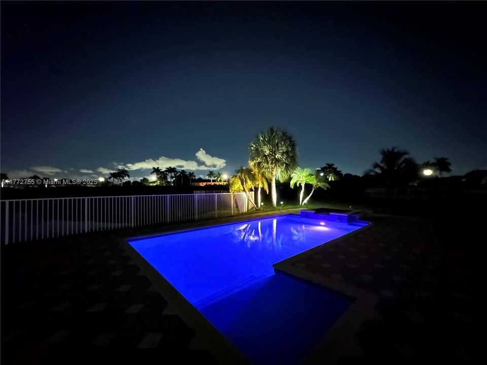 Vendido Recientemente: $779,900 (4 camas, 2 baños, 2101 Pies cuadrados)