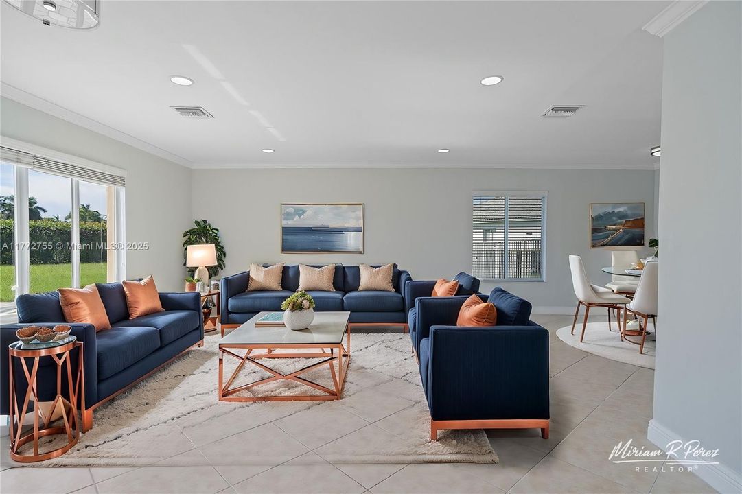 Vendido Recientemente: $779,900 (4 camas, 2 baños, 2101 Pies cuadrados)