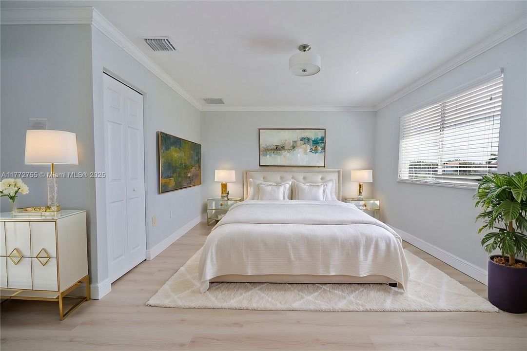 Vendido Recientemente: $779,900 (4 camas, 2 baños, 2101 Pies cuadrados)