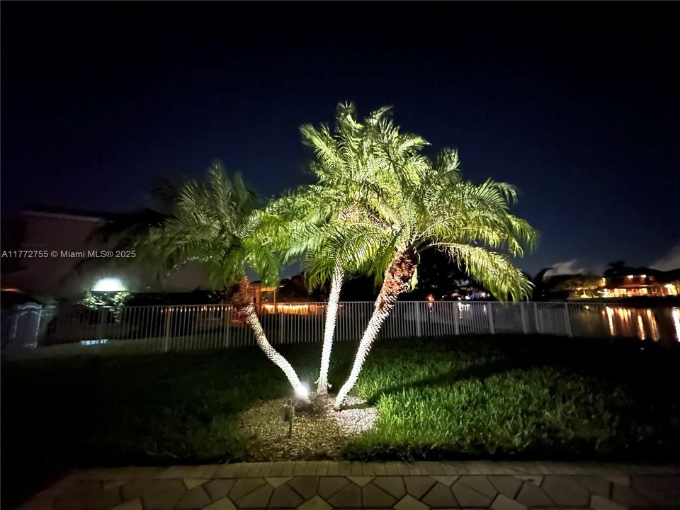 Vendido Recientemente: $779,900 (4 camas, 2 baños, 2101 Pies cuadrados)