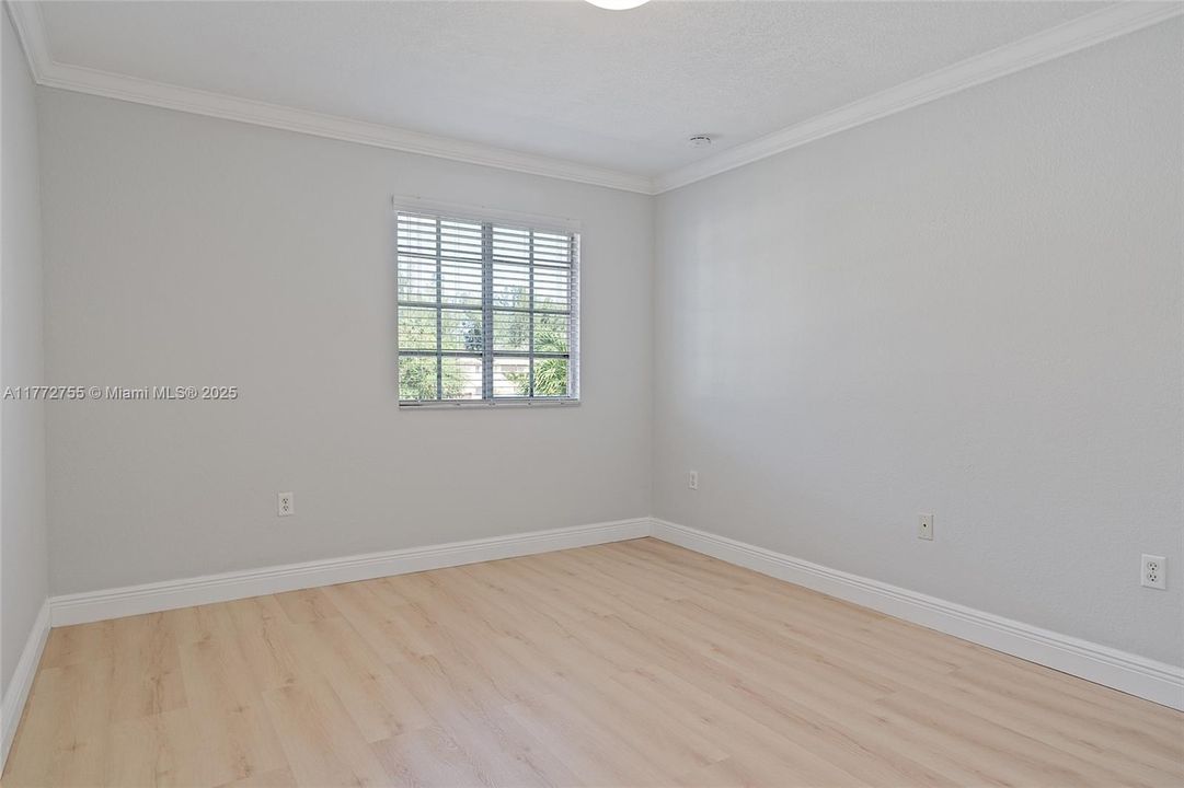 Vendido Recientemente: $779,900 (4 camas, 2 baños, 2101 Pies cuadrados)