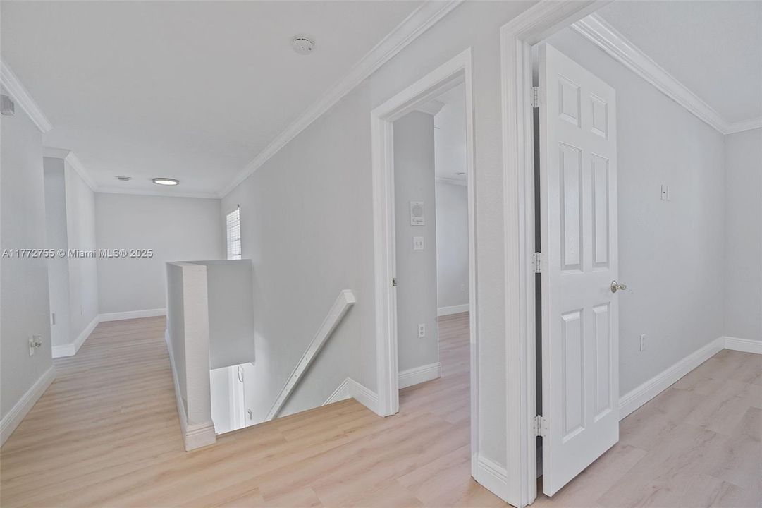 Vendido Recientemente: $779,900 (4 camas, 2 baños, 2101 Pies cuadrados)