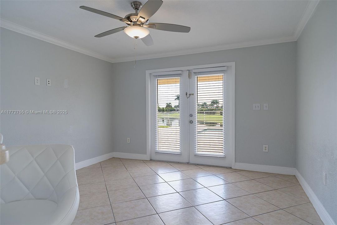 Vendido Recientemente: $779,900 (4 camas, 2 baños, 2101 Pies cuadrados)