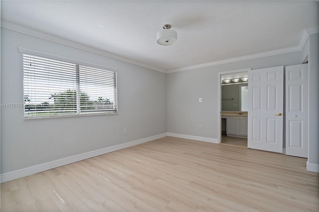 Vendido Recientemente: $779,900 (4 camas, 2 baños, 2101 Pies cuadrados)