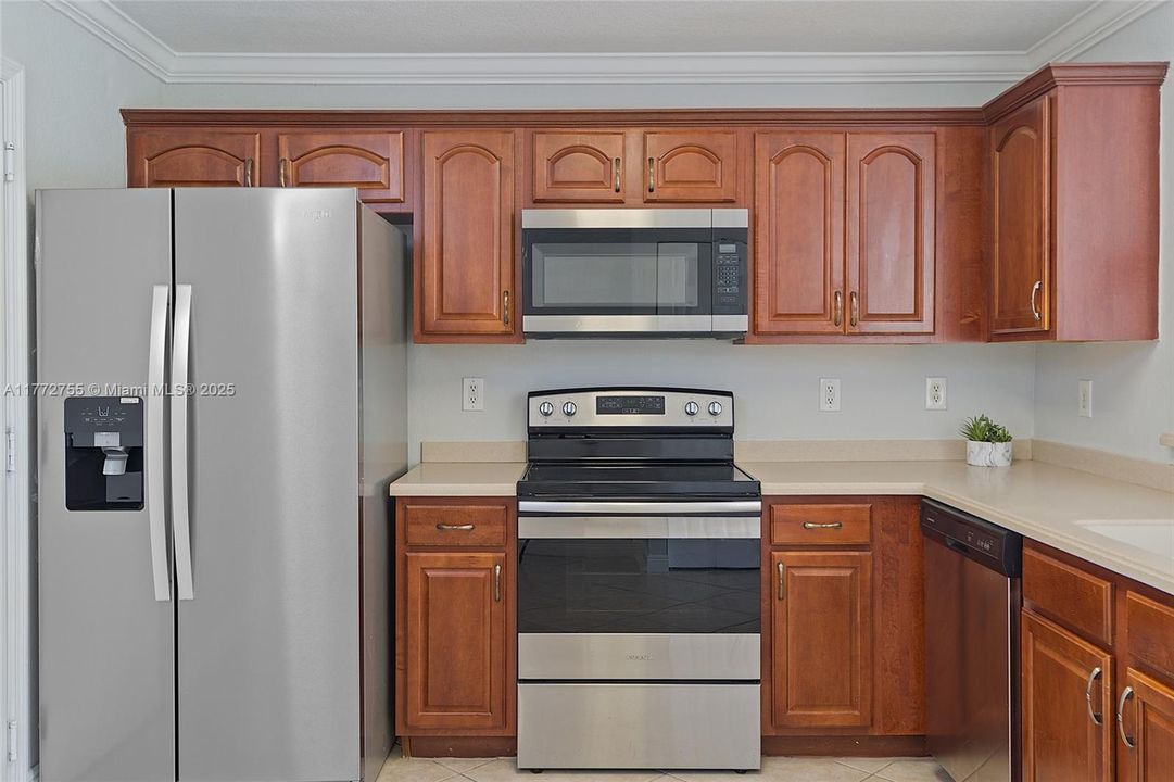 Vendido Recientemente: $779,900 (4 camas, 2 baños, 2101 Pies cuadrados)