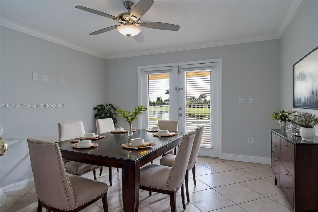 Vendido Recientemente: $779,900 (4 camas, 2 baños, 2101 Pies cuadrados)