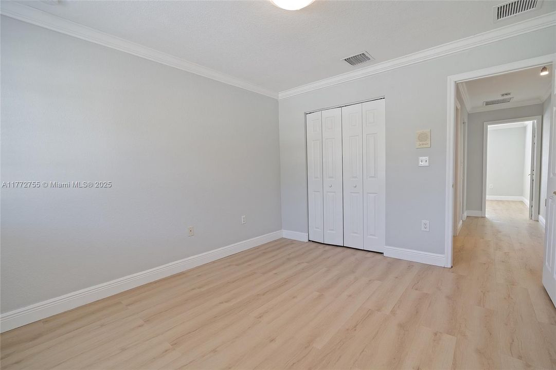 Vendido Recientemente: $779,900 (4 camas, 2 baños, 2101 Pies cuadrados)