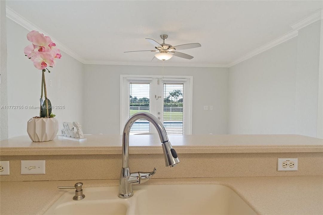 Vendido Recientemente: $779,900 (4 camas, 2 baños, 2101 Pies cuadrados)