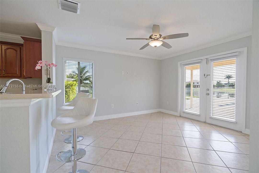 Vendido Recientemente: $779,900 (4 camas, 2 baños, 2101 Pies cuadrados)