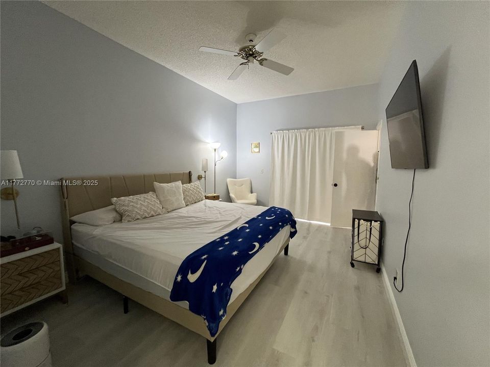 Recientemente alquilado: $2,350 (2 camas, 2 baños, 1000 Pies cuadrados)