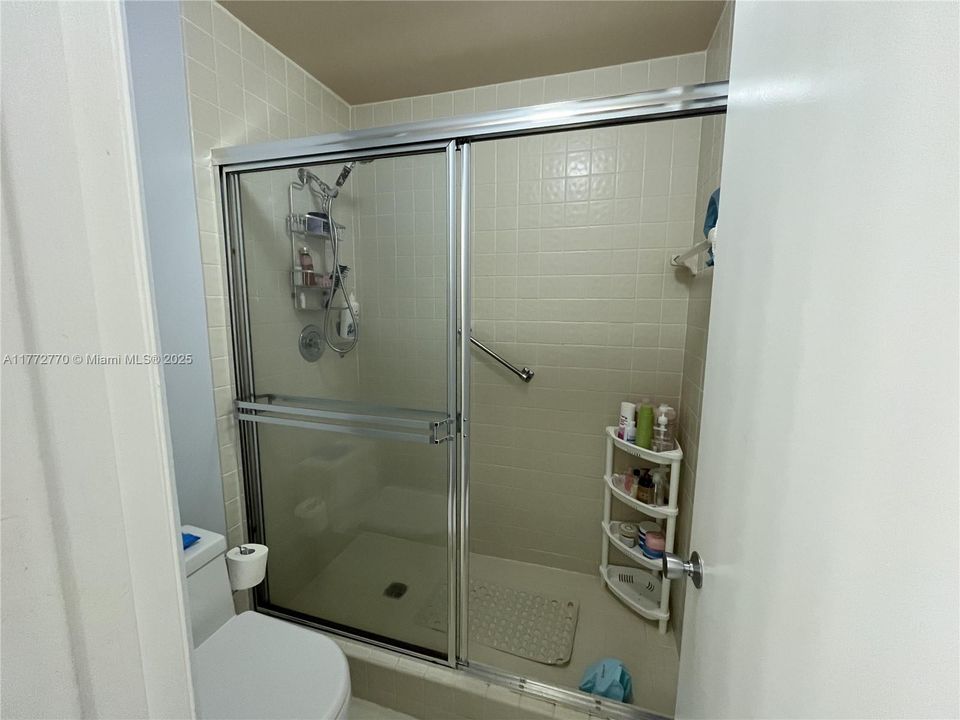 Recientemente alquilado: $2,350 (2 camas, 2 baños, 1000 Pies cuadrados)