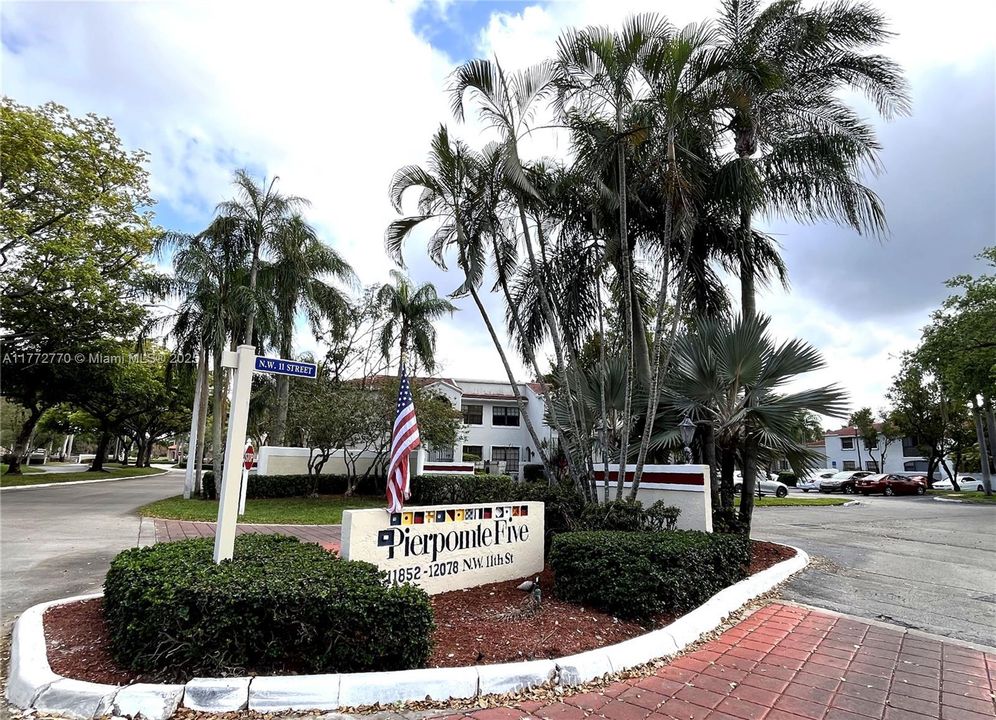 Recientemente alquilado: $2,350 (2 camas, 2 baños, 1000 Pies cuadrados)