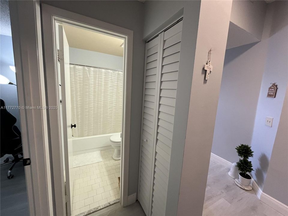 Recientemente alquilado: $2,350 (2 camas, 2 baños, 1000 Pies cuadrados)