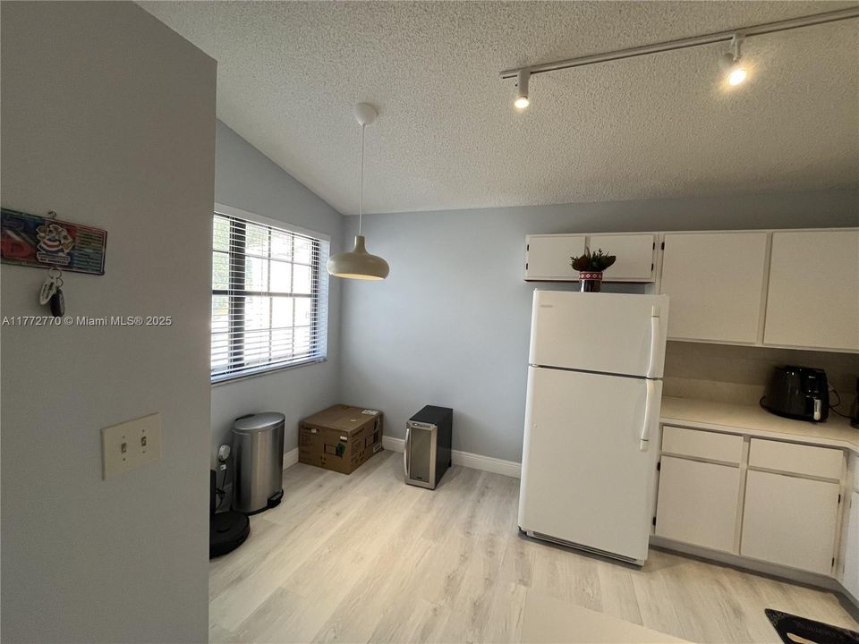 Recientemente alquilado: $2,350 (2 camas, 2 baños, 1000 Pies cuadrados)