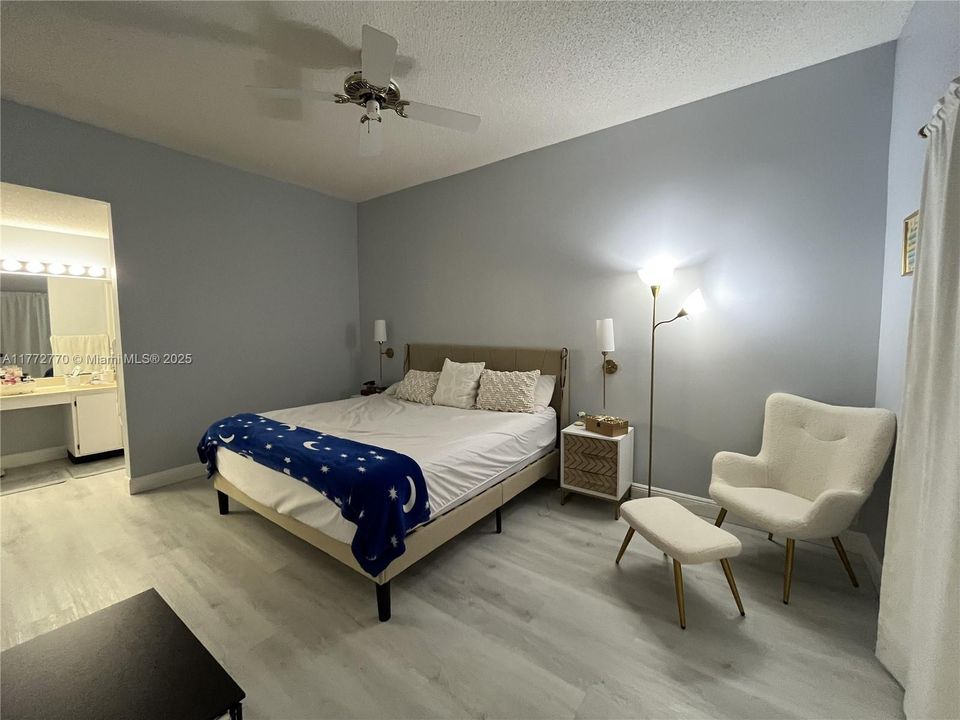 Recientemente alquilado: $2,350 (2 camas, 2 baños, 1000 Pies cuadrados)