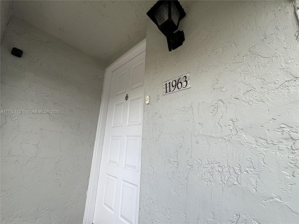 Recientemente alquilado: $2,350 (2 camas, 2 baños, 1000 Pies cuadrados)