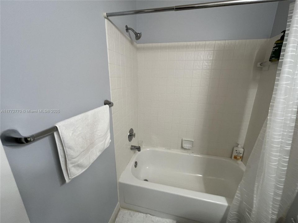 Recientemente alquilado: $2,350 (2 camas, 2 baños, 1000 Pies cuadrados)