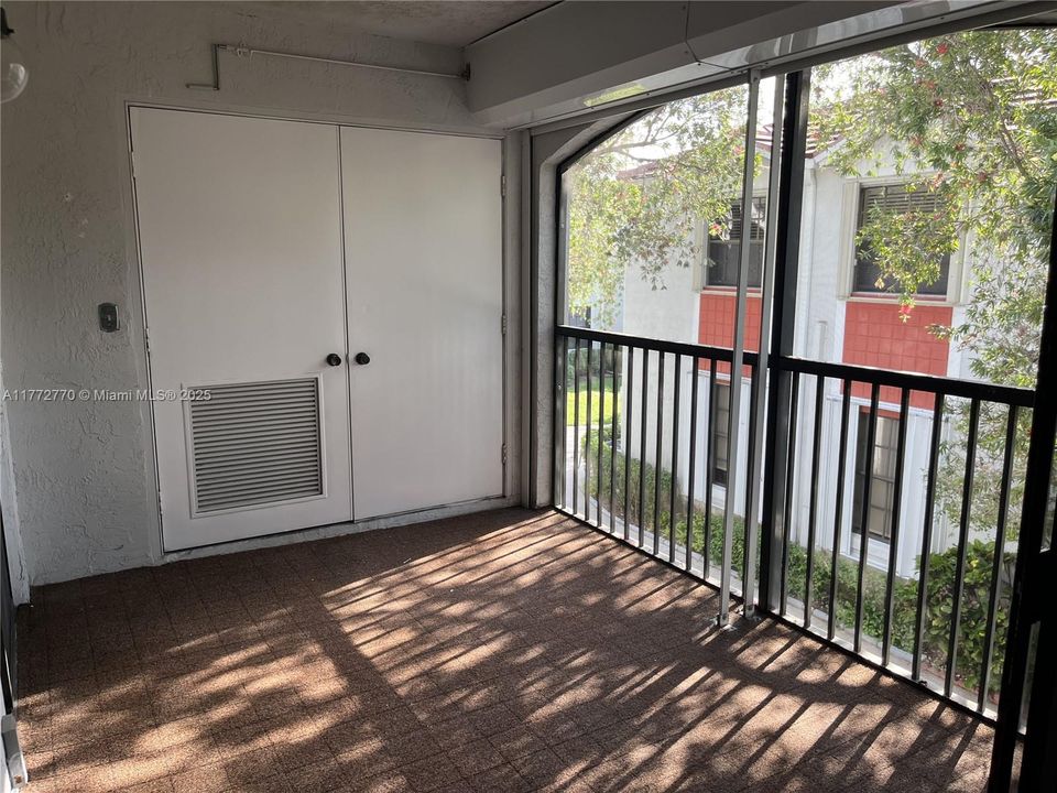 Recientemente alquilado: $2,350 (2 camas, 2 baños, 1000 Pies cuadrados)