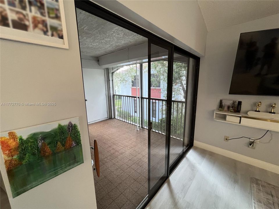 Recientemente alquilado: $2,350 (2 camas, 2 baños, 1000 Pies cuadrados)