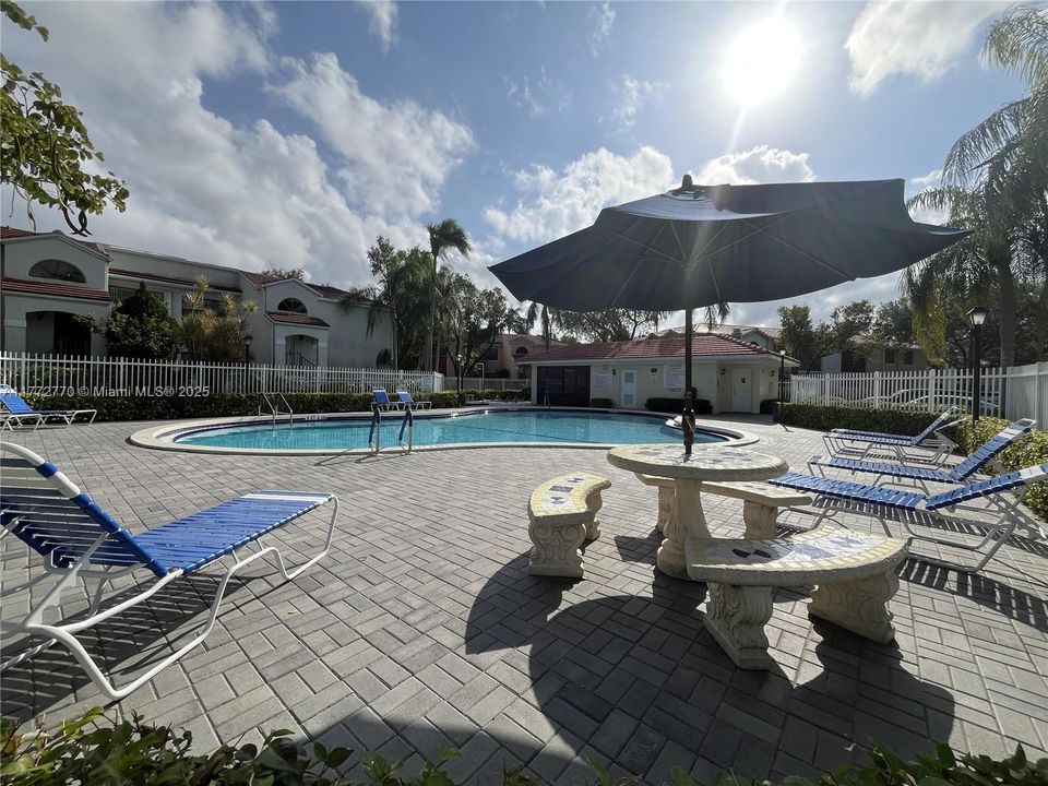 Recientemente alquilado: $2,350 (2 camas, 2 baños, 1000 Pies cuadrados)