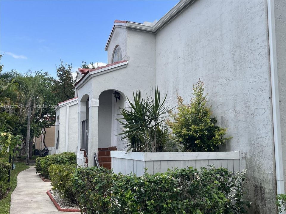 Recientemente alquilado: $2,350 (2 camas, 2 baños, 1000 Pies cuadrados)