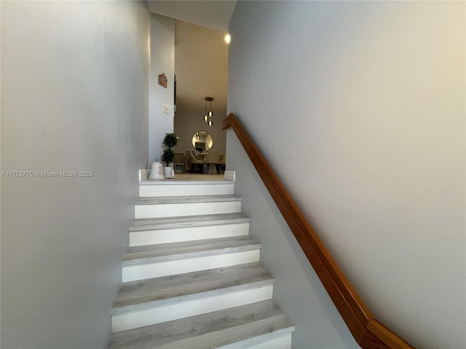 Recientemente alquilado: $2,350 (2 camas, 2 baños, 1000 Pies cuadrados)