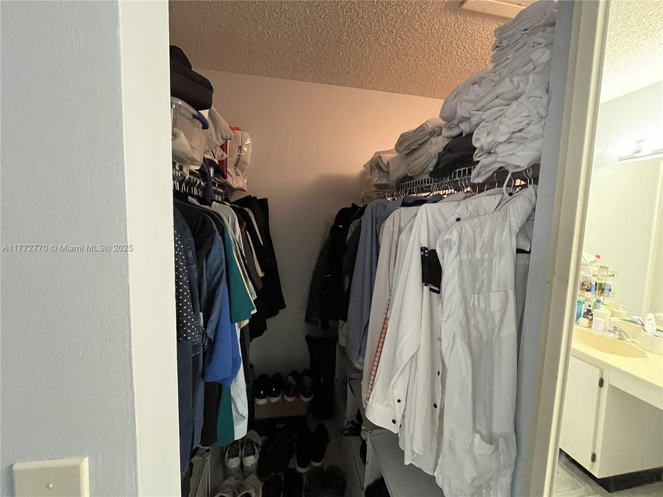 Recientemente alquilado: $2,350 (2 camas, 2 baños, 1000 Pies cuadrados)